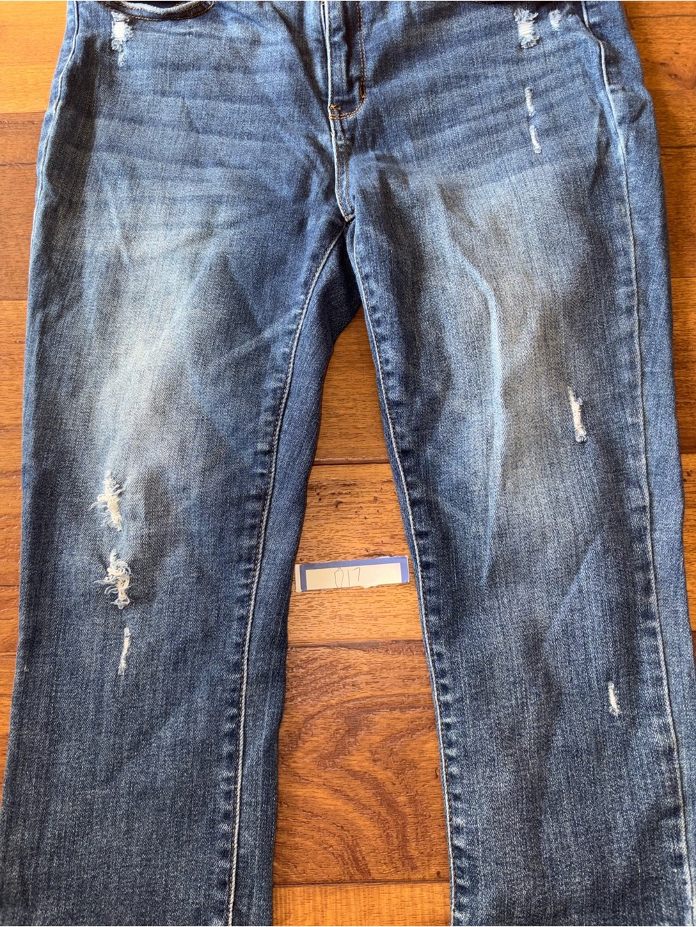 Judy Blue Capri Fit Distressed Medium Wash Stretch Denim Jeans